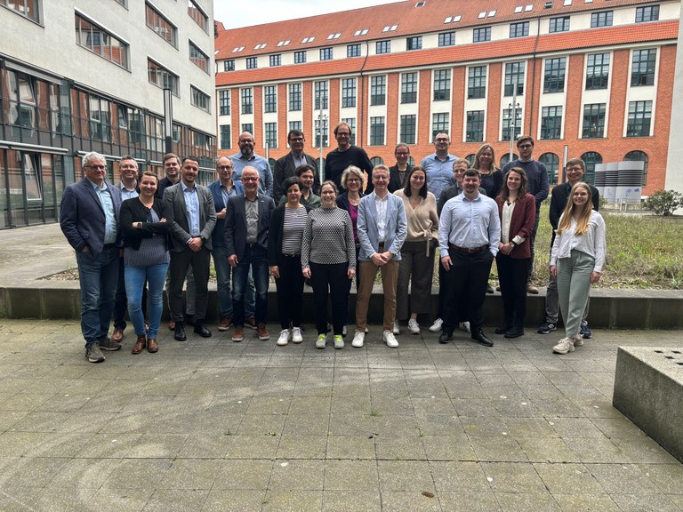 Gruppenbild mit Lea.jpg Gruppenbild mit Lea.jpg